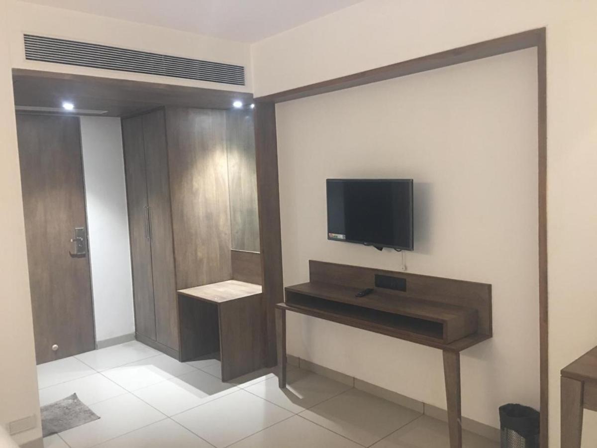 Hotel Regency Сурат Екстер'єр фото