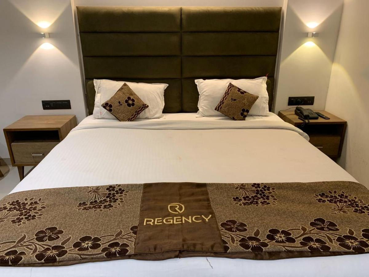 Hotel Regency Сурат Екстер'єр фото
