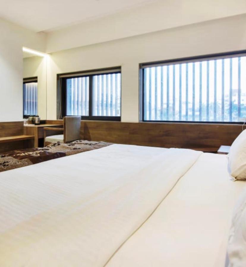 Hotel Regency Сурат Екстер'єр фото
