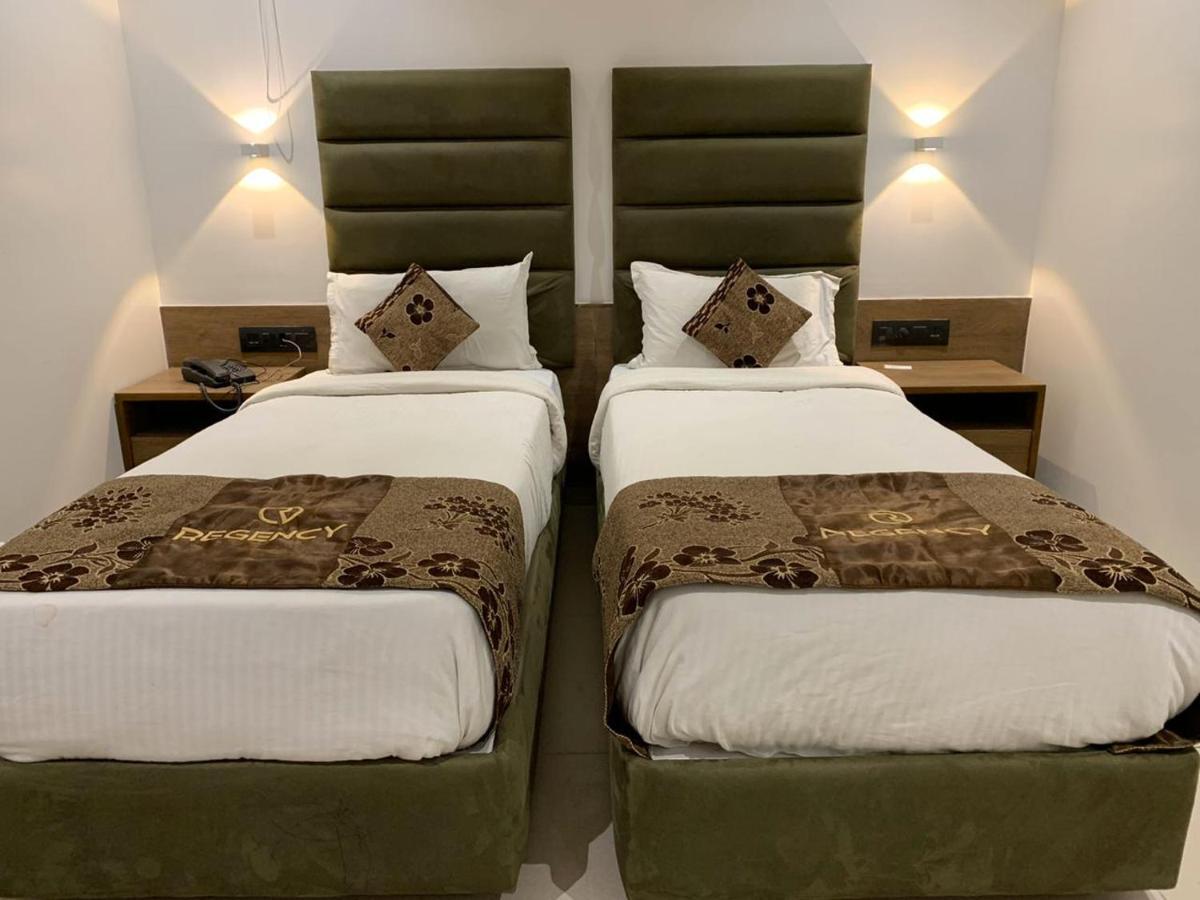 Hotel Regency Сурат Екстер'єр фото
